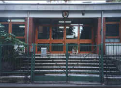 EsternoScuola.JPG (374308 byte)